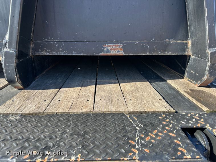 image for item NL9272 2017 Peterbilt 348  hook lift truck