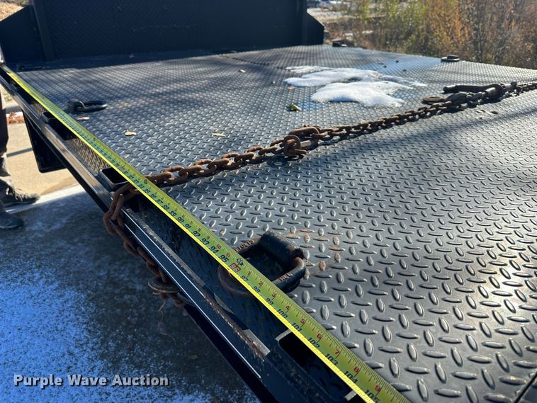 image for item NL9272 2017 Peterbilt 348  hook lift truck