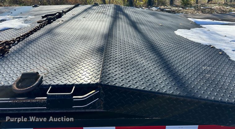 image for item NL9272 2017 Peterbilt 348  hook lift truck