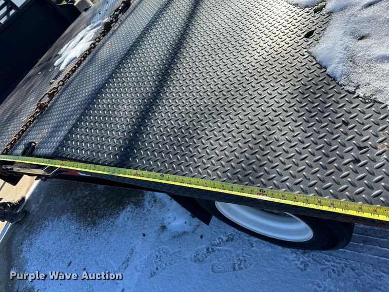 image for item NL9272 2017 Peterbilt 348  hook lift truck