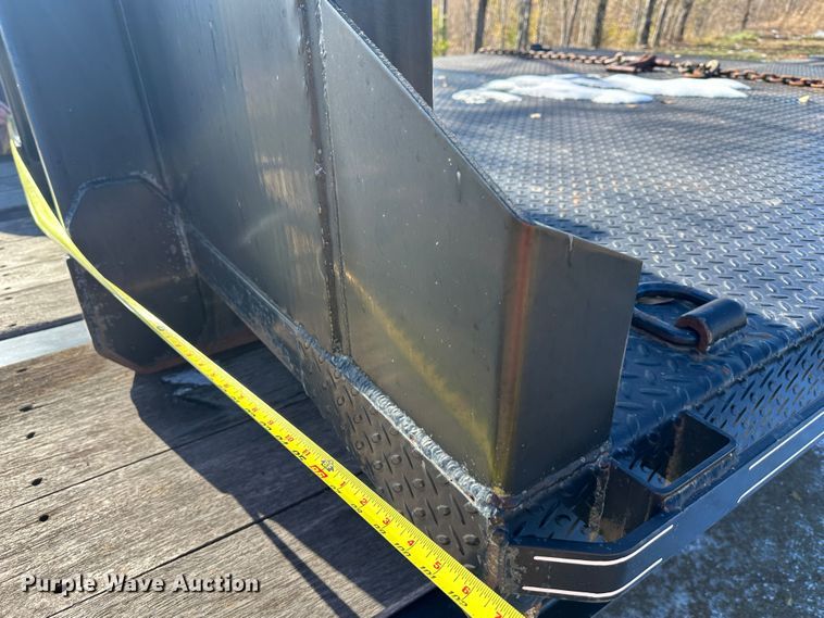 image for item NL9272 2017 Peterbilt 348  hook lift truck