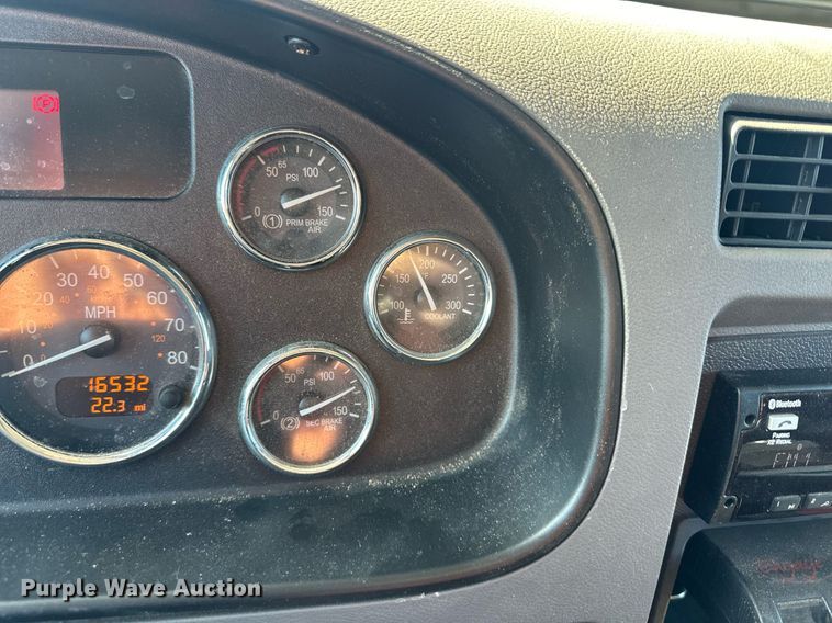 image for item NL9272 2017 Peterbilt 348  hook lift truck