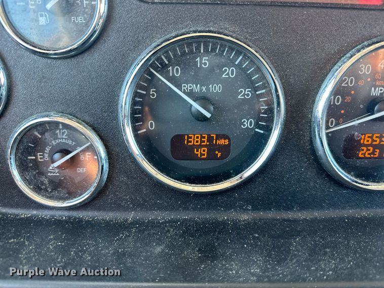 image for item NL9272 2017 Peterbilt 348  hook lift truck