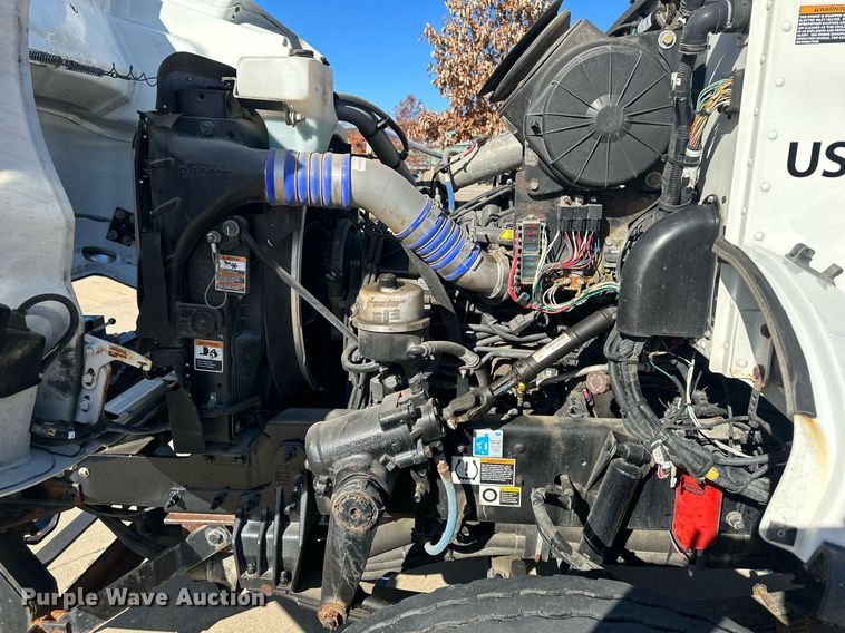 image for item NL9272 2017 Peterbilt 348  hook lift truck