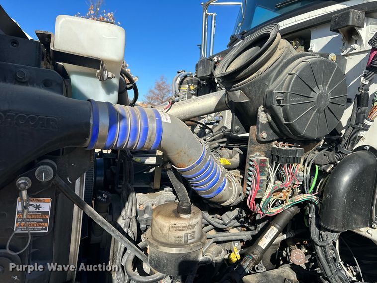 image for item NL9272 2017 Peterbilt 348  hook lift truck