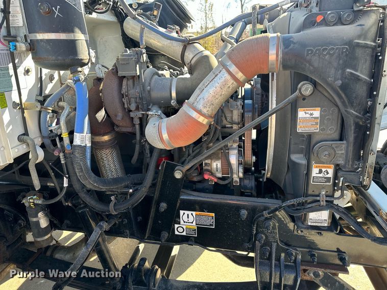 image for item NL9272 2017 Peterbilt 348  hook lift truck