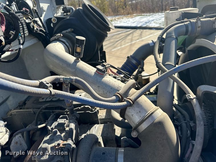 image for item NL9272 2017 Peterbilt 348  hook lift truck