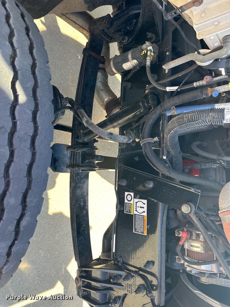 image for item NL9272 2017 Peterbilt 348  hook lift truck