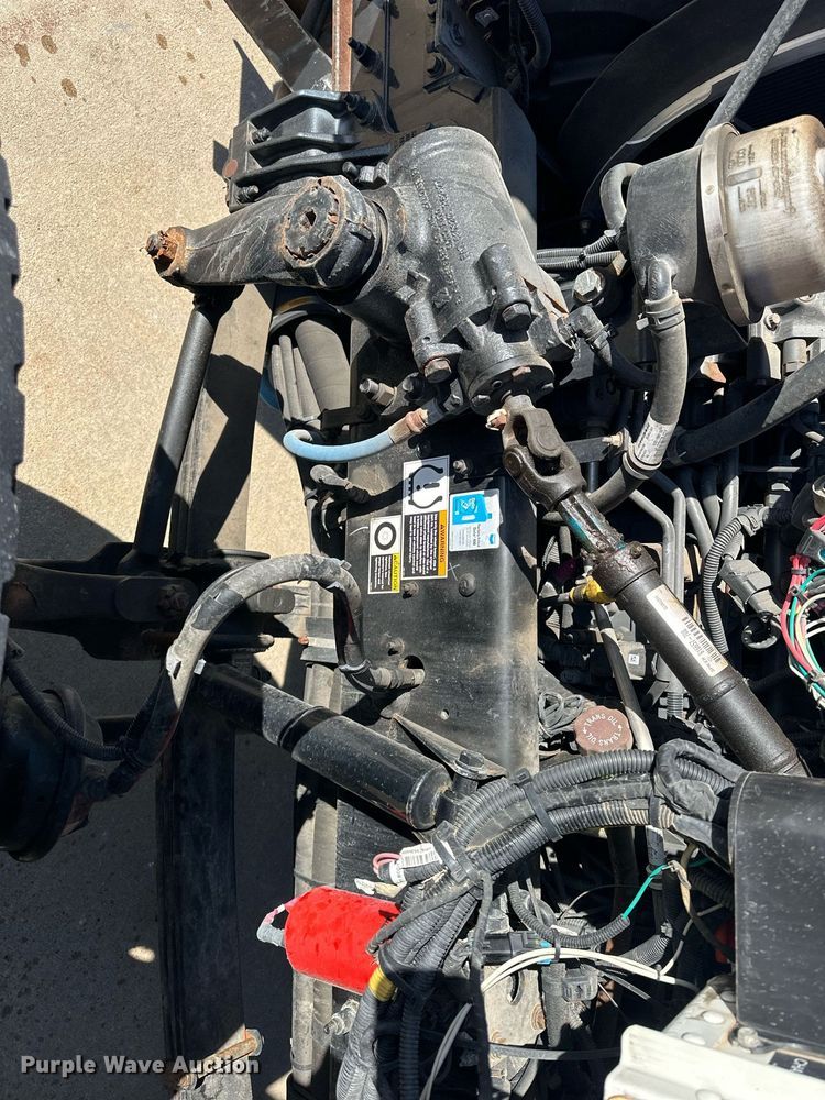 image for item NL9272 2017 Peterbilt 348  hook lift truck