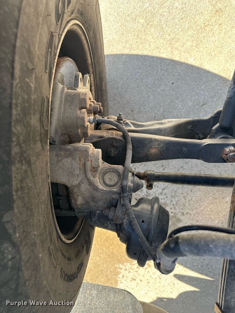 image for item NL9272 2017 Peterbilt 348  hook lift truck