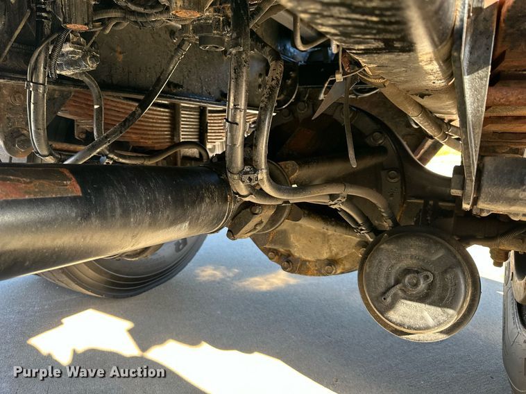 image for item NL9272 2017 Peterbilt 348  hook lift truck