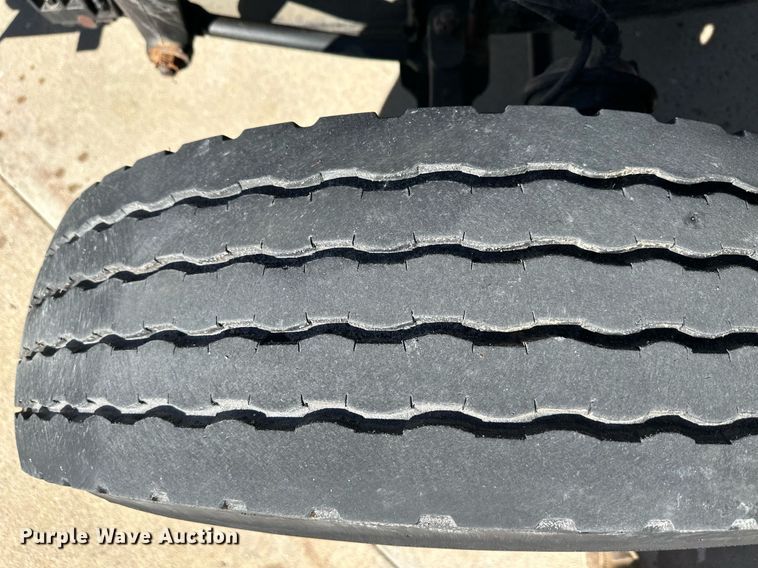 image for item NL9272 2017 Peterbilt 348  hook lift truck