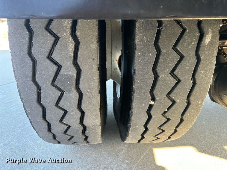 image for item NL9272 2017 Peterbilt 348  hook lift truck