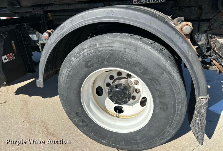 image for item NL9272 2017 Peterbilt 348  hook lift truck