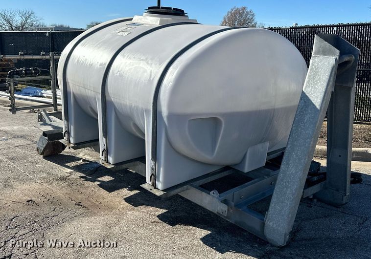 image for item NL9272 2017 Peterbilt 348  hook lift truck