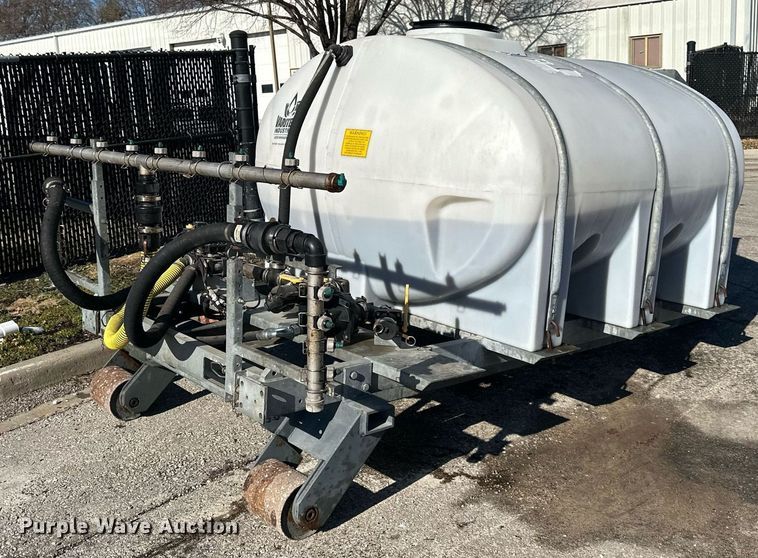 image for item NL9272 2017 Peterbilt 348  hook lift truck