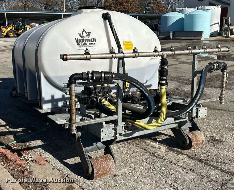 image for item NL9272 2017 Peterbilt 348  hook lift truck