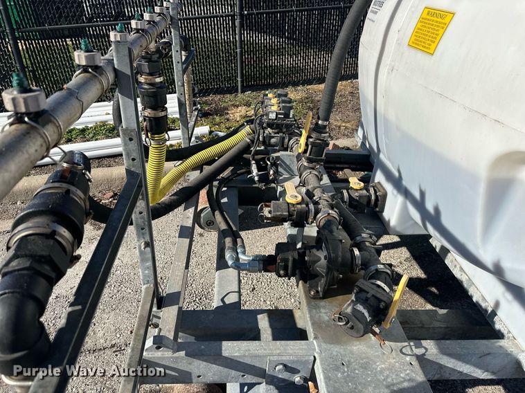 image for item NL9272 2017 Peterbilt 348  hook lift truck