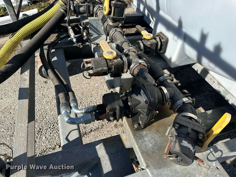 image for item NL9272 2017 Peterbilt 348  hook lift truck