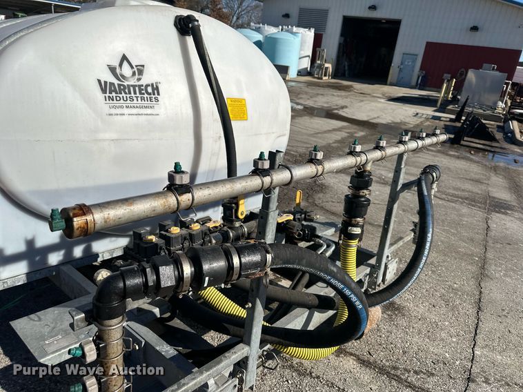 image for item NL9272 2017 Peterbilt 348  hook lift truck