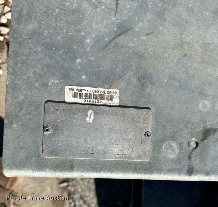 image for item NL9272 2017 Peterbilt 348  hook lift truck