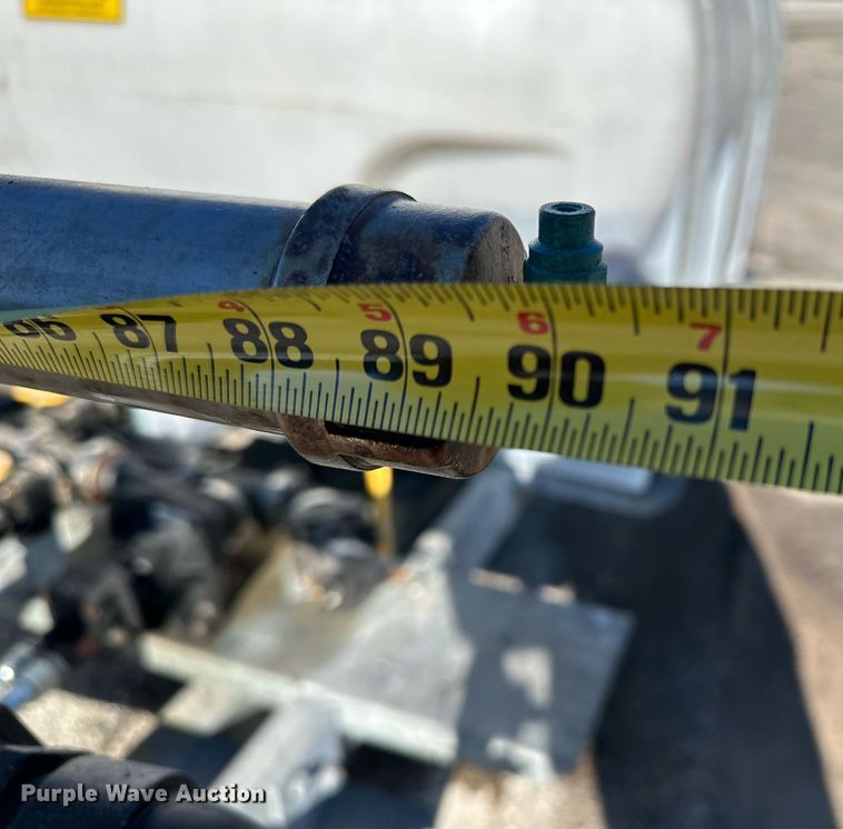 image for item NL9272 2017 Peterbilt 348  hook lift truck