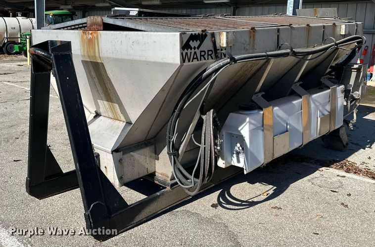 image for item NL9272 2017 Peterbilt 348  hook lift truck