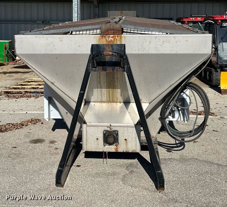 image for item NL9272 2017 Peterbilt 348  hook lift truck