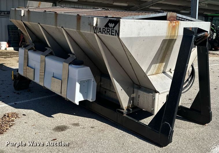 image for item NL9272 2017 Peterbilt 348  hook lift truck