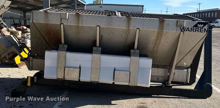 image for item NL9272 2017 Peterbilt 348  hook lift truck