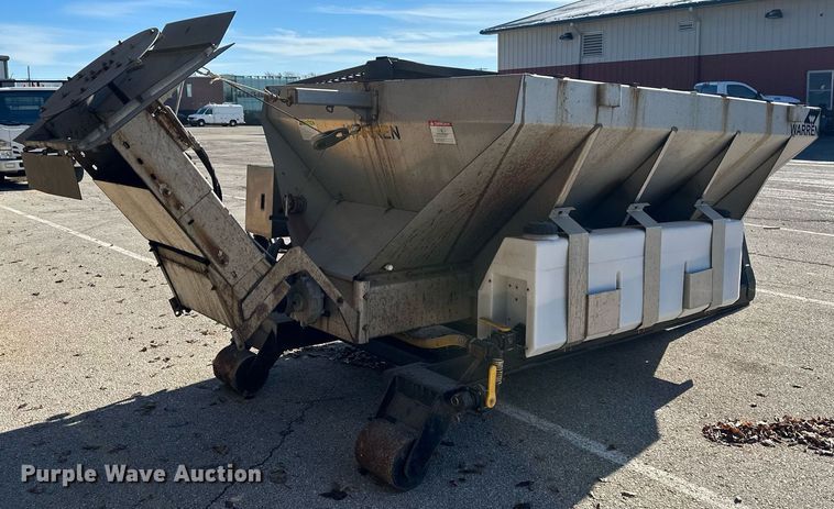 image for item NL9272 2017 Peterbilt 348  hook lift truck