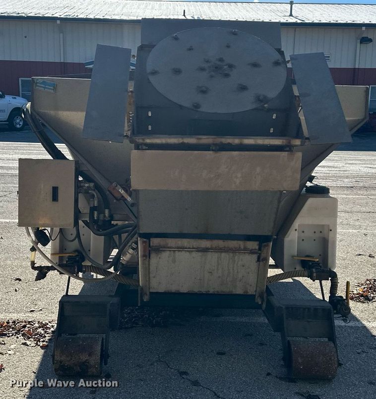 image for item NL9272 2017 Peterbilt 348  hook lift truck