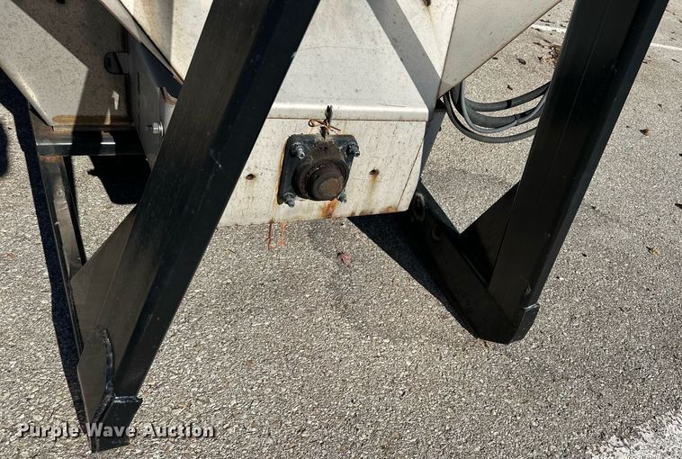 image for item NL9272 2017 Peterbilt 348  hook lift truck