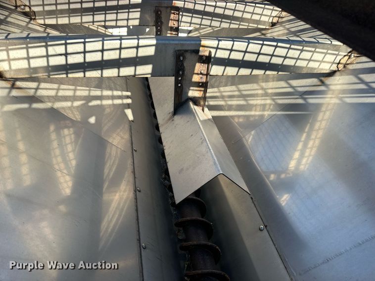 image for item NL9272 2017 Peterbilt 348  hook lift truck