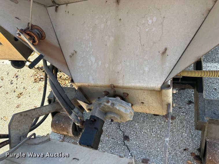 image for item NL9272 2017 Peterbilt 348  hook lift truck