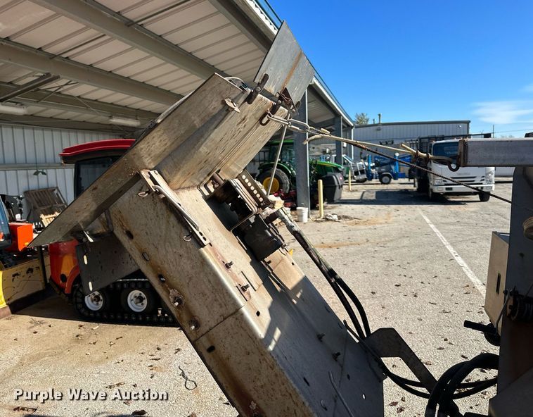 image for item NL9272 2017 Peterbilt 348  hook lift truck