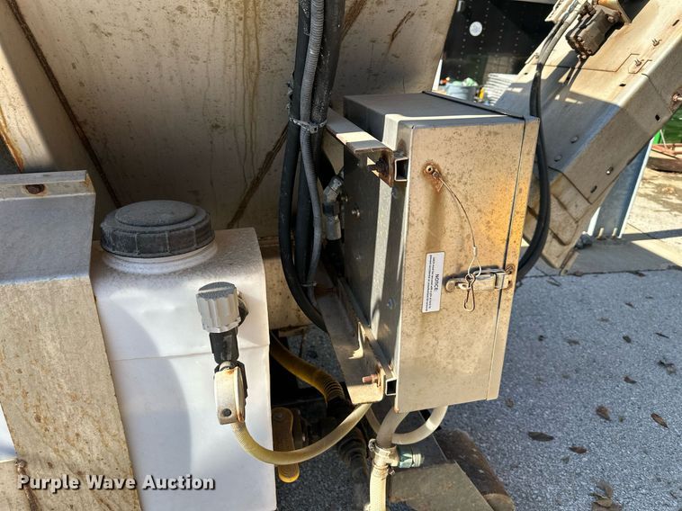 image for item NL9272 2017 Peterbilt 348  hook lift truck