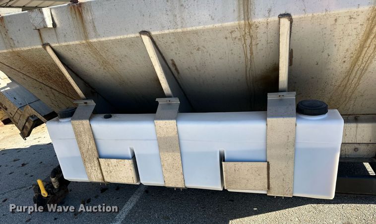 image for item NL9272 2017 Peterbilt 348  hook lift truck