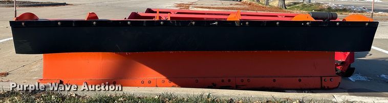 image for item NL9272 2017 Peterbilt 348  hook lift truck