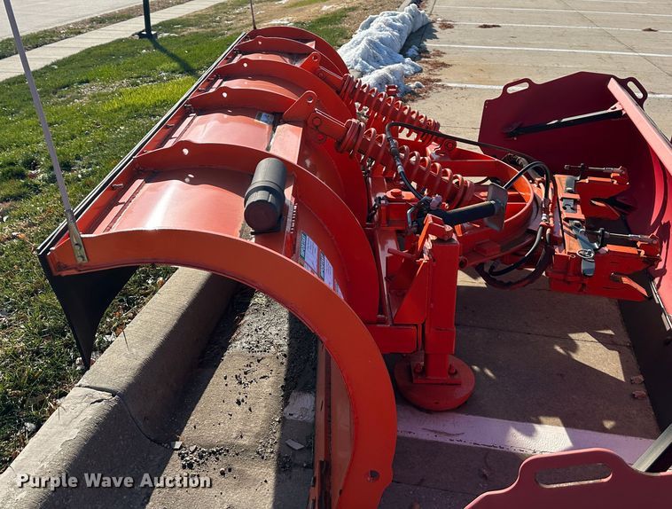 image for item NL9272 2017 Peterbilt 348  hook lift truck