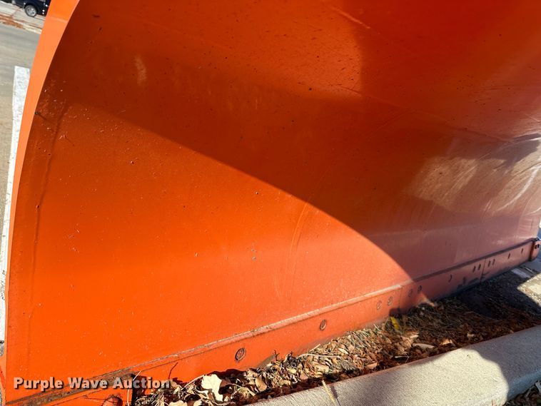 image for item NL9272 2017 Peterbilt 348  hook lift truck