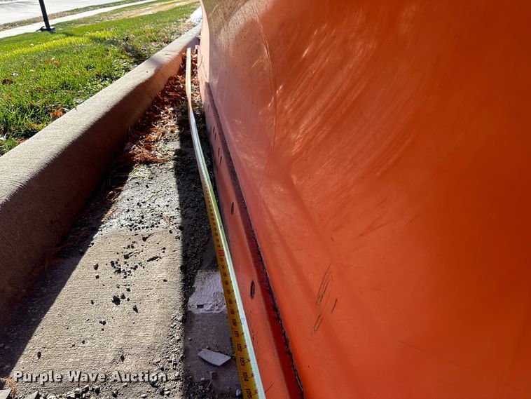 image for item NL9272 2017 Peterbilt 348  hook lift truck