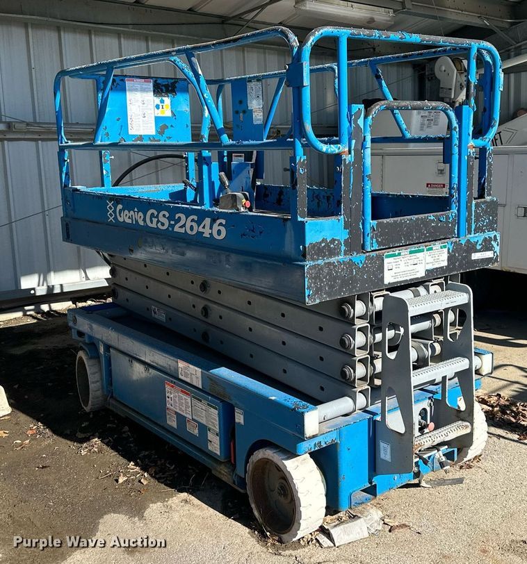 image for item NL9274 1999 Genie GS2646  scissor lift
