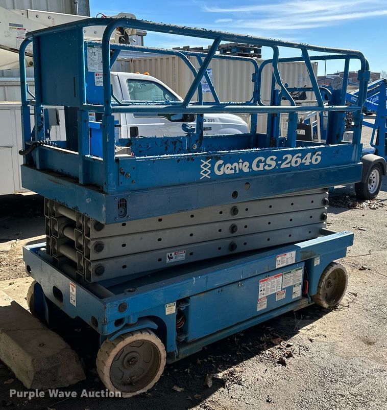 image for item NL9274 1999 Genie GS2646  scissor lift