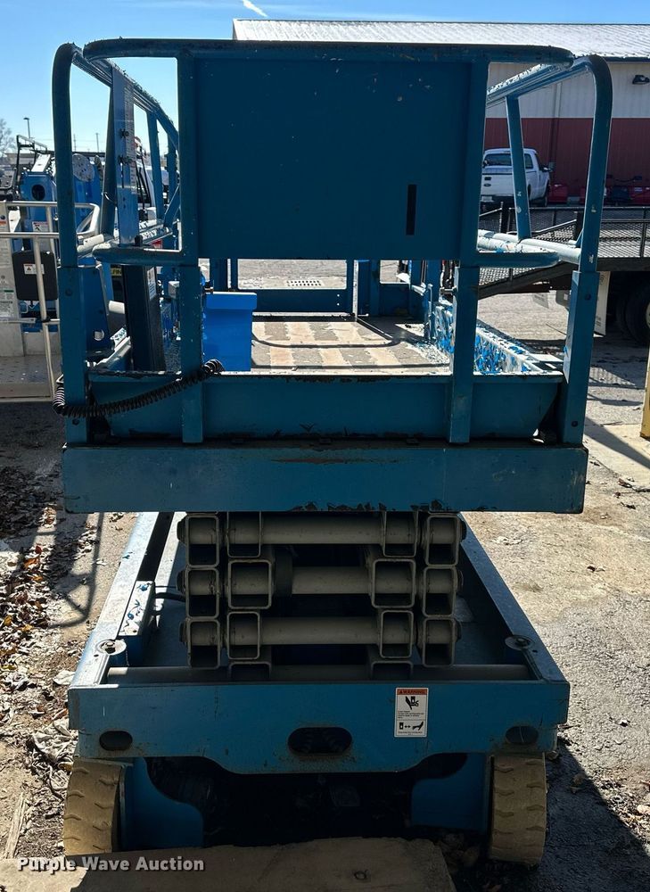 image for item NL9274 1999 Genie GS2646  scissor lift