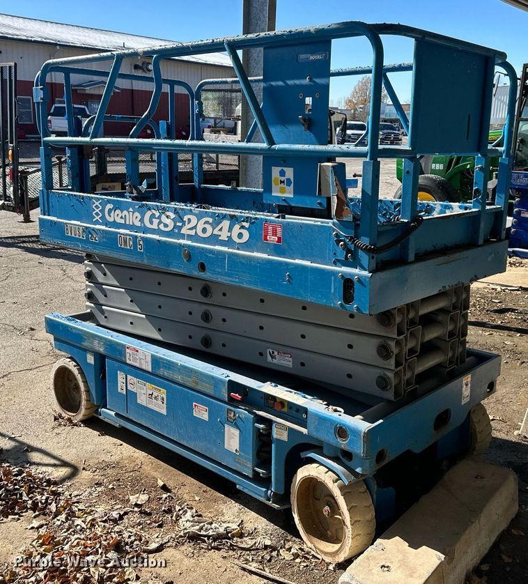 image for item NL9274 1999 Genie GS2646  scissor lift