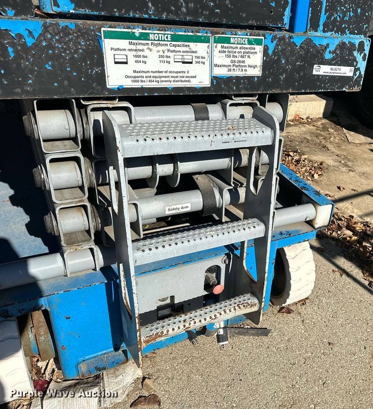 image for item NL9274 1999 Genie GS2646  scissor lift