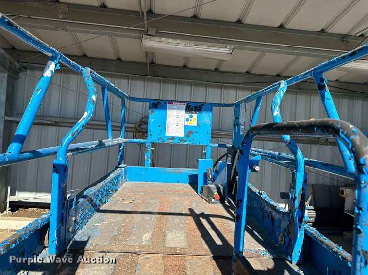 image for item NL9274 1999 Genie GS2646  scissor lift
