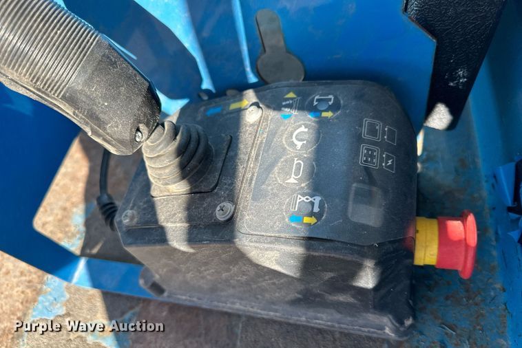 image for item NL9274 1999 Genie GS2646  scissor lift