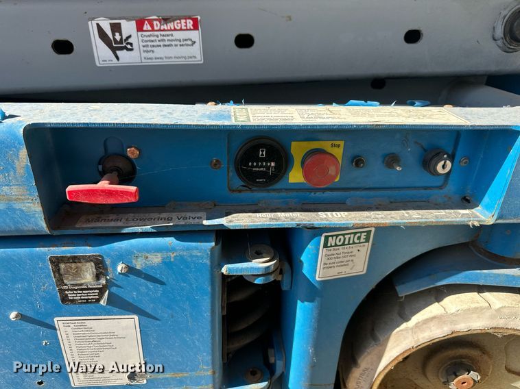 image for item NL9274 1999 Genie GS2646  scissor lift